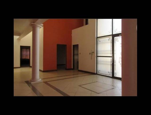 5 BEDROOM HOUSE FOR SALE IN LENASIA